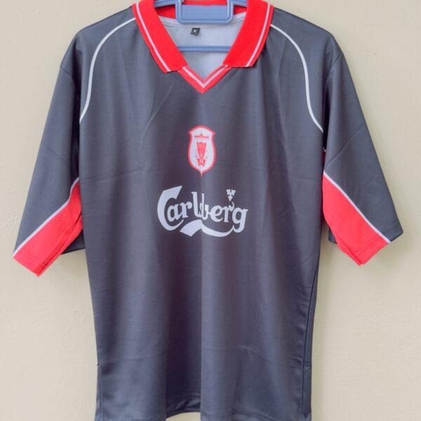 LIVERPOOL 2002 TRAINING KIT TORRES FIVESLEEVE POLO