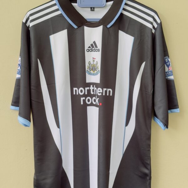 NEWCASTLE 2005-06 HOME KIT OWEN POLO